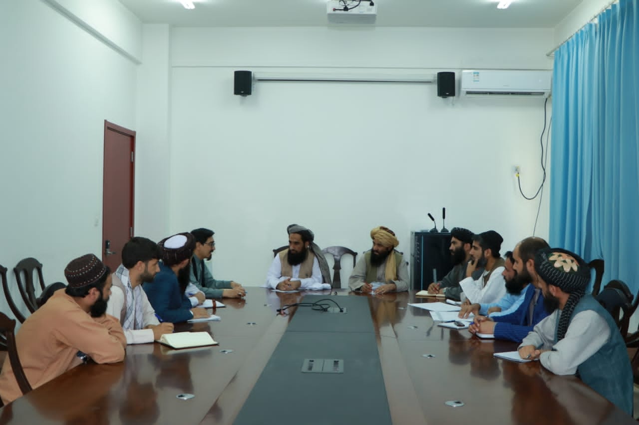 جلسه رهبری اداره 