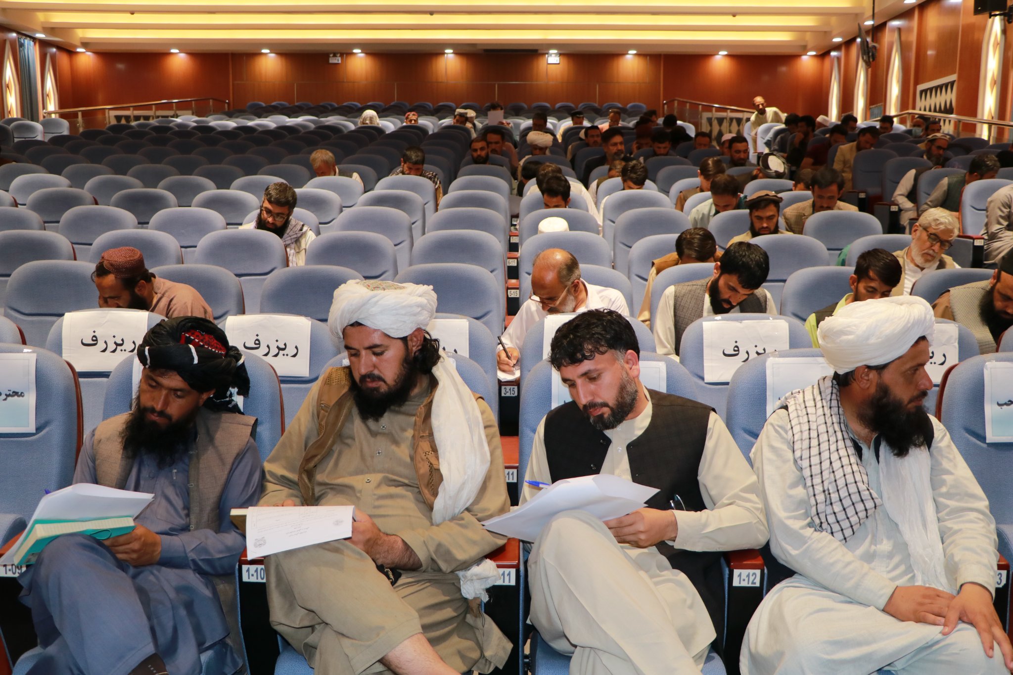 د کارمندانو نظر غوښتنه