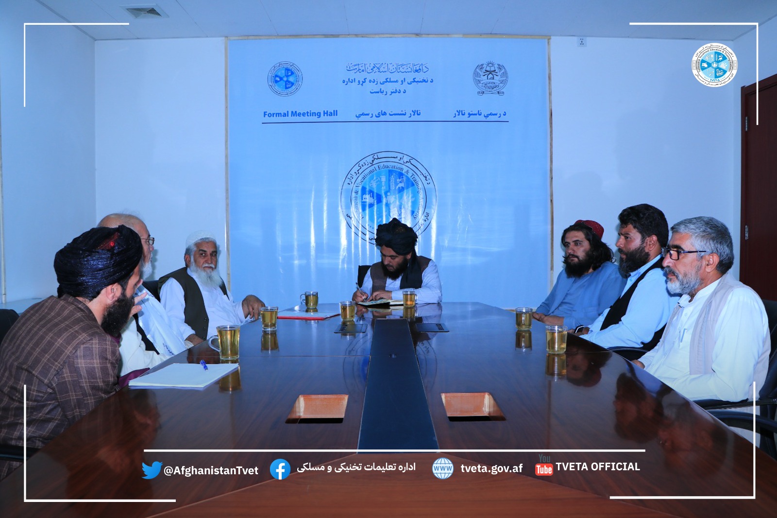 د مقام د دفتر رئیس د کابل اتو میخانیکي اکاډمۍ له مسوولینو سره وکتل